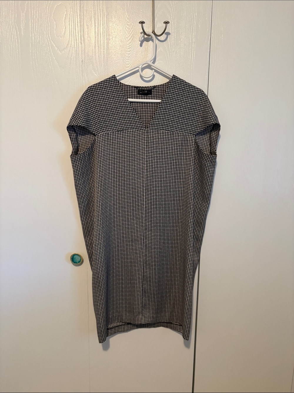 Black and White Houndstooth Midi Shift Dress with belt